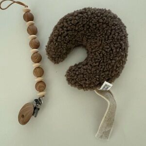 Dappermaentje Plush Mushie Pacifier Clip